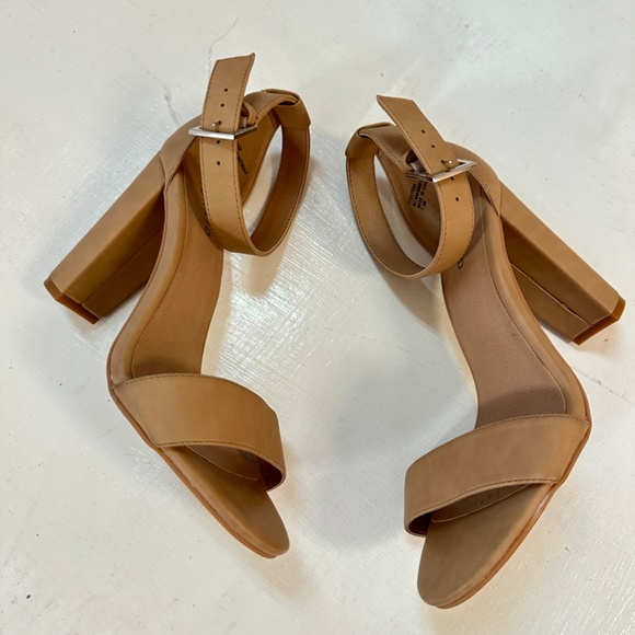 Torrid Shoes Women's Size 7.5 W Ankle Strap Cone Heel Beige Sandals - Picture 12 of 12